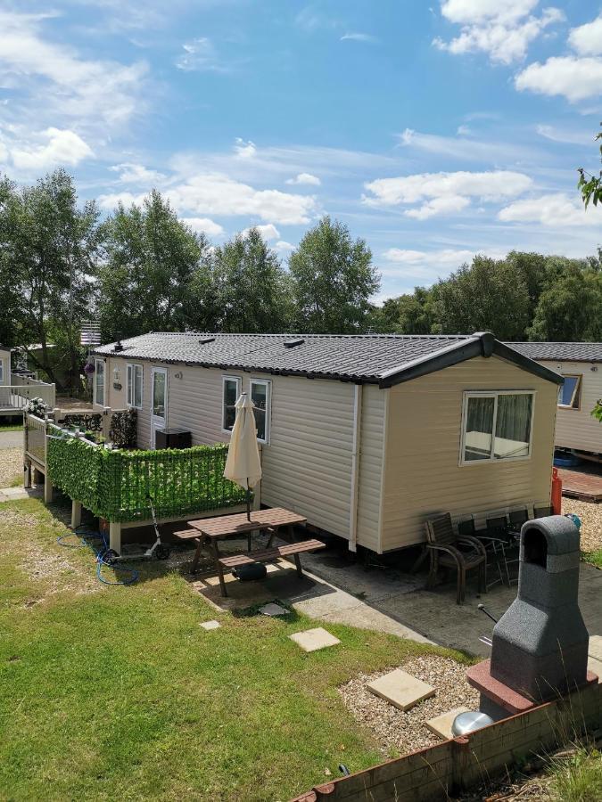 3 Bedroom Caravan With Hot Tub Tattershall Lakes Bagian luar foto