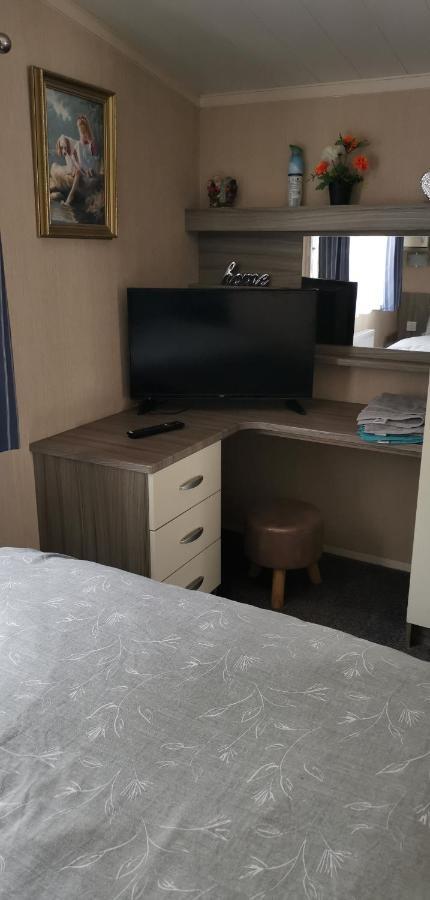 3 Bedroom Caravan With Hot Tub Tattershall Lakes Bagian luar foto