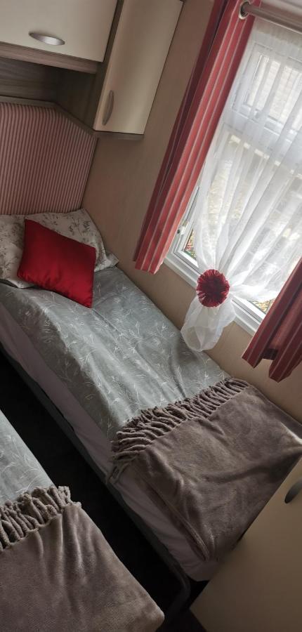 3 Bedroom Caravan With Hot Tub Tattershall Lakes Bagian luar foto