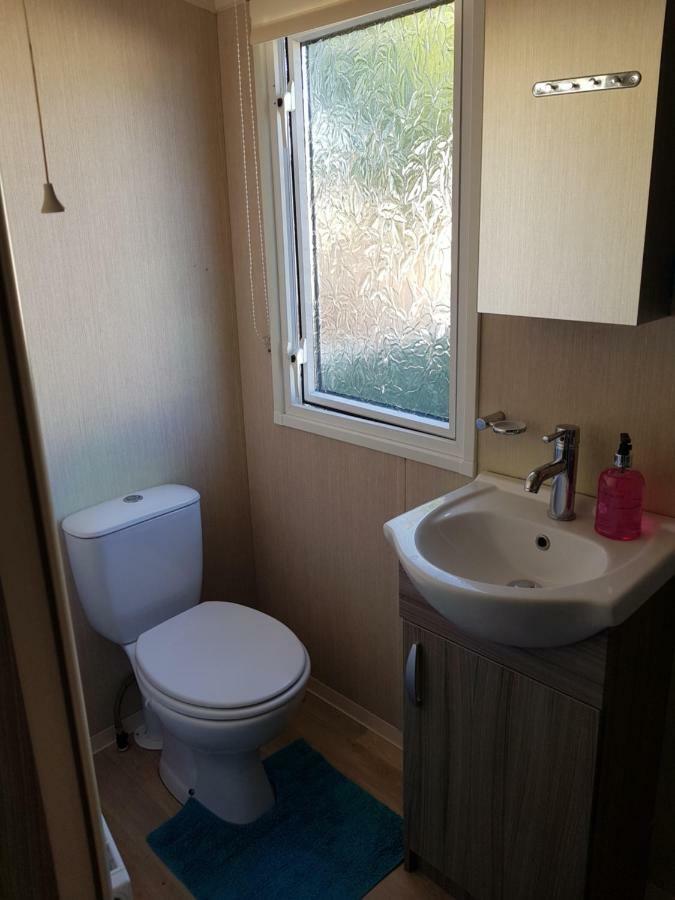 3 Bedroom Caravan With Hot Tub Tattershall Lakes Bagian luar foto