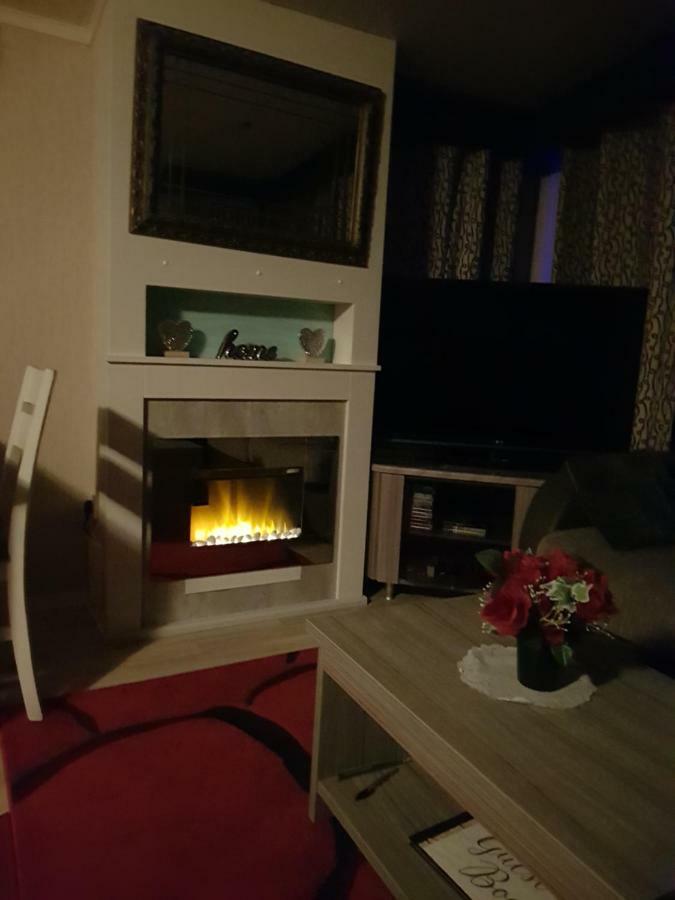3 Bedroom Caravan With Hot Tub Tattershall Lakes Bagian luar foto