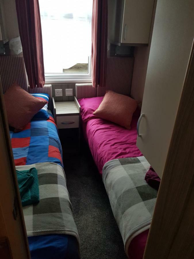 3 Bedroom Caravan With Hot Tub Tattershall Lakes Bagian luar foto