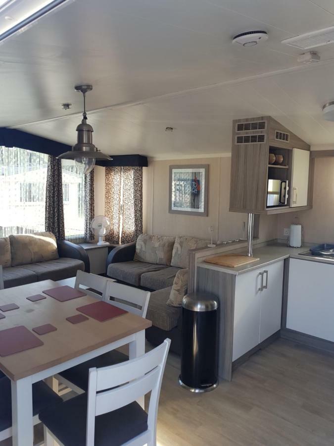 3 Bedroom Caravan With Hot Tub Tattershall Lakes Bagian luar foto
