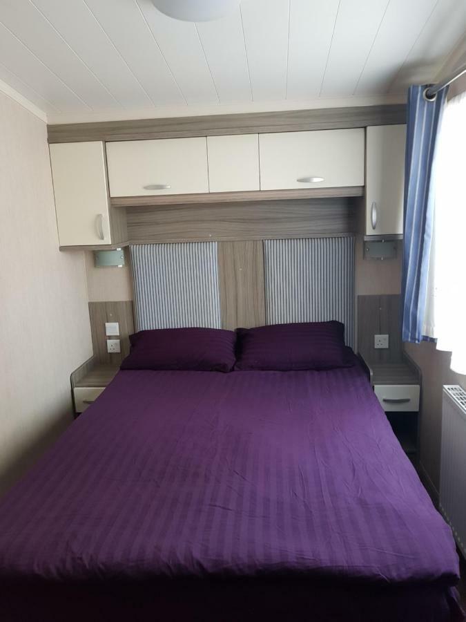 3 Bedroom Caravan With Hot Tub Tattershall Lakes Bagian luar foto